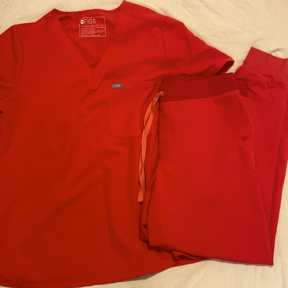 Red Figs scrub set